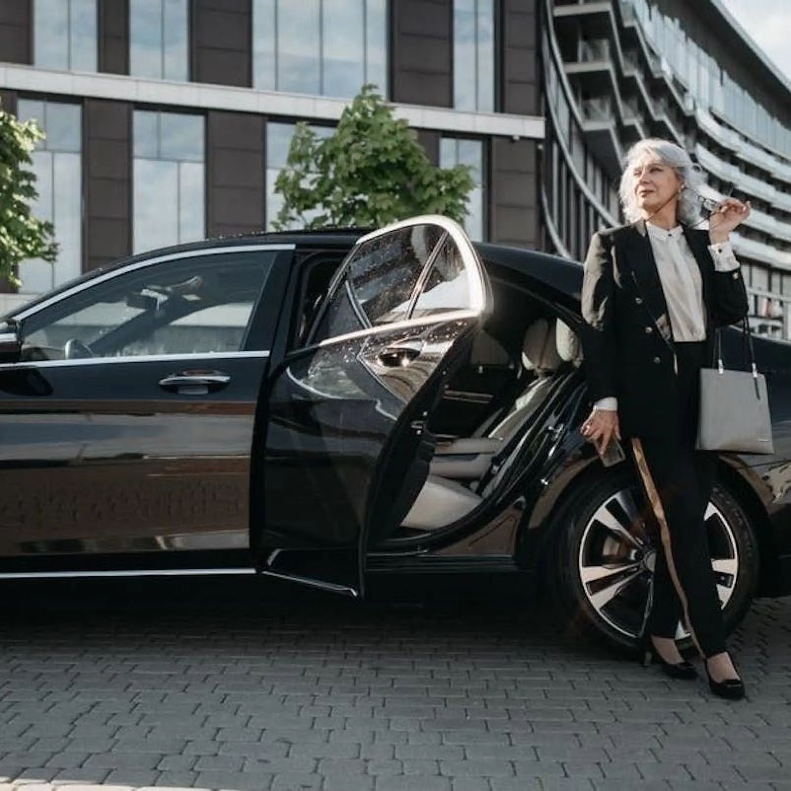 VIP Limousine bei Nacht