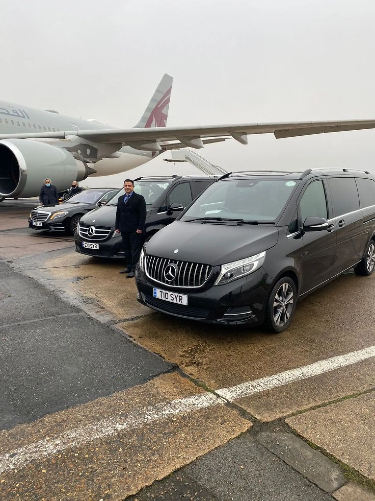 Fahrer öffnet die Tür